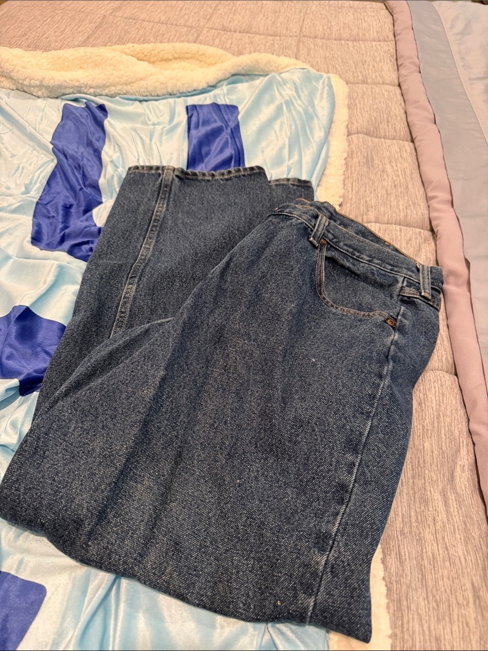 Wrangler Classic High-Waist Dark Wash Men’s straight leg Jeans-38x32